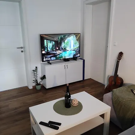 Elegant Escape Old Town Apartman