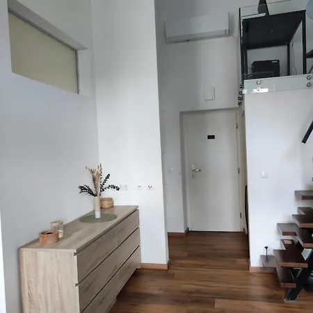 Elegant Escape Old Town Apartman *