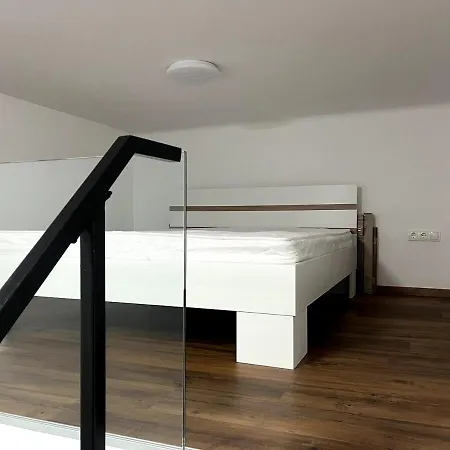 Elegant Escape Old Town Apartman